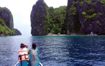 Towering rock formations of El Nido, Palawan